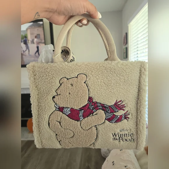 NWT Winnie The Pooh Crossbody Furry Tote Bag Cool New, Sherpa - Picture 4 of 6
